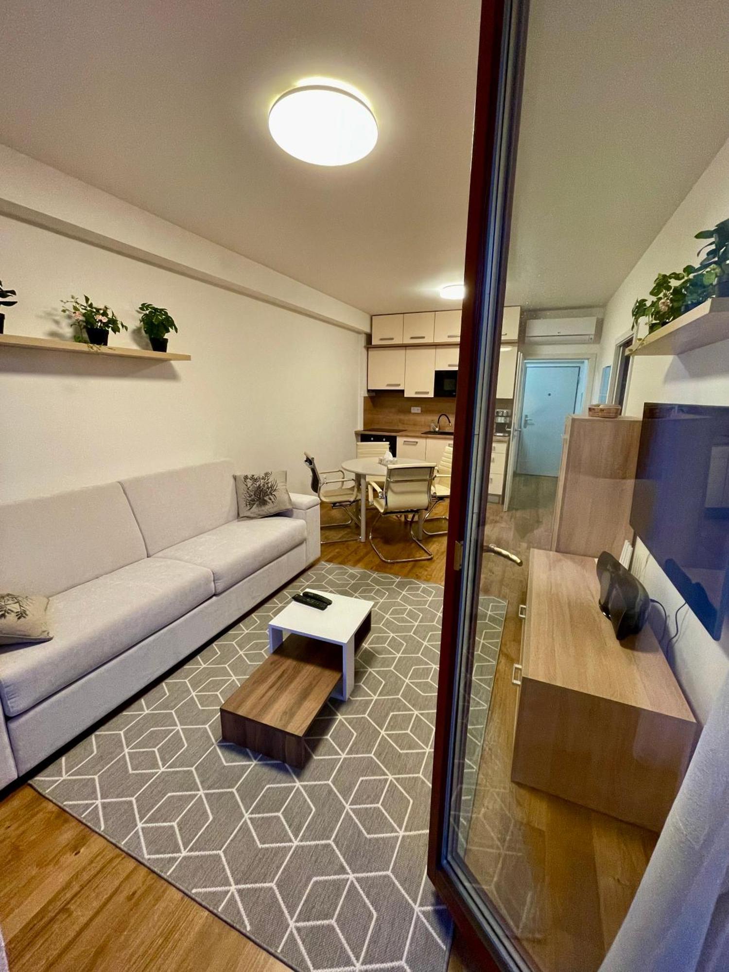 Apartman Astra Sezimovo Usti Exterior photo